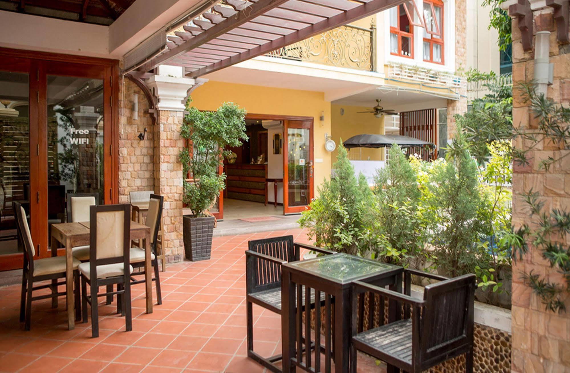 Villa Cambell Hotel & Cafe 프놈펜 외부 사진
